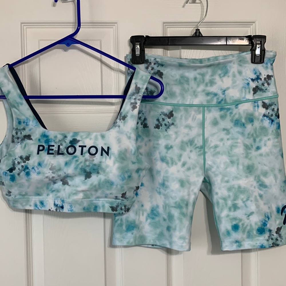 Peloton sz medium workout shorts and light support sports bra